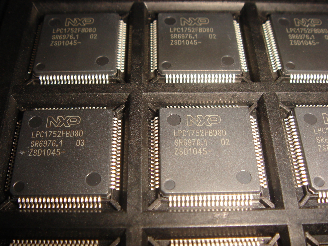 LPC1752FBD80 QFP80 ชิปวงจรรวมไมโครคอนโทรลเลอร์ IC ยี่ห้อใหม่ยังไม่ได้ใช้