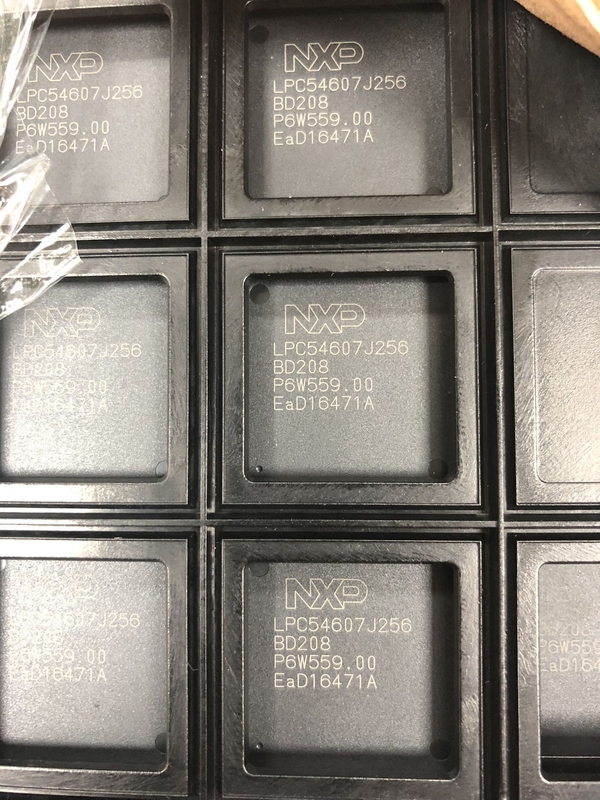 LPC54607J256BD208E LQFP208 ชิปวงจรรวมไมโครคอนโทรลเลอร์ IC ยี่ห้อใหม่เดิมยังไม่ได้ใช้
